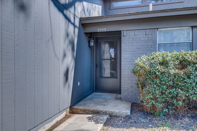 Building Photo - Modern, Renovated Duplex in Arlington, TX