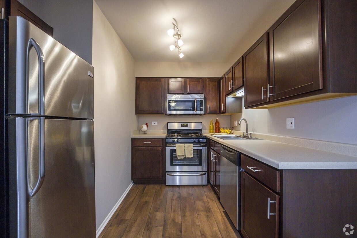 The Greenway at Carol Stream Rentals Carol Stream, IL