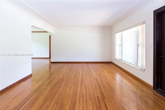 Building Photo - 4930 Riviera Dr