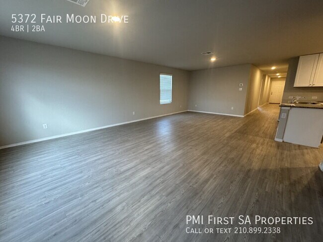 Foto del edificio - 5372 Fair Moon Dr