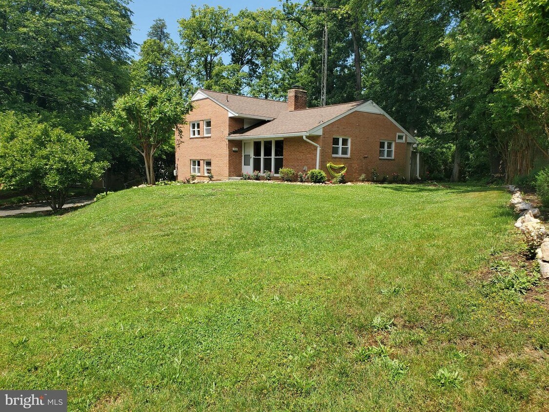 7008 Leesville Blvd, Springfield, VA 22151 House Rental in