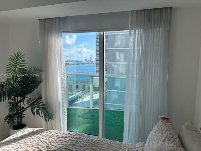 Building Photo - 41 SE 5th St