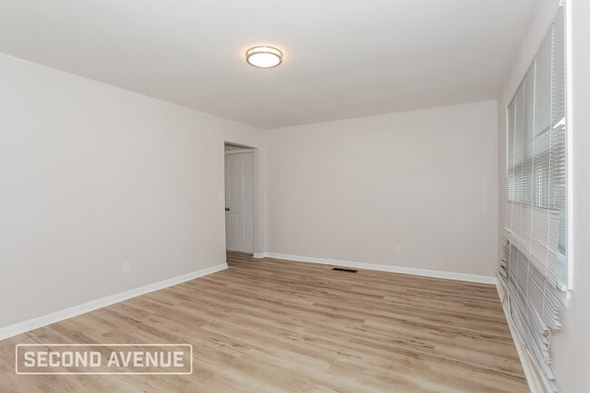 Building Photo - 2049 Roosevelt Ave