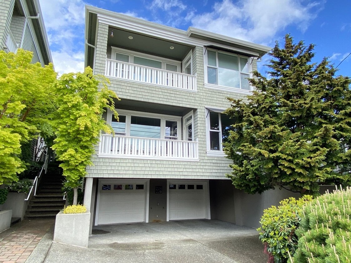 Primary Photo - Great Penthouse for rent