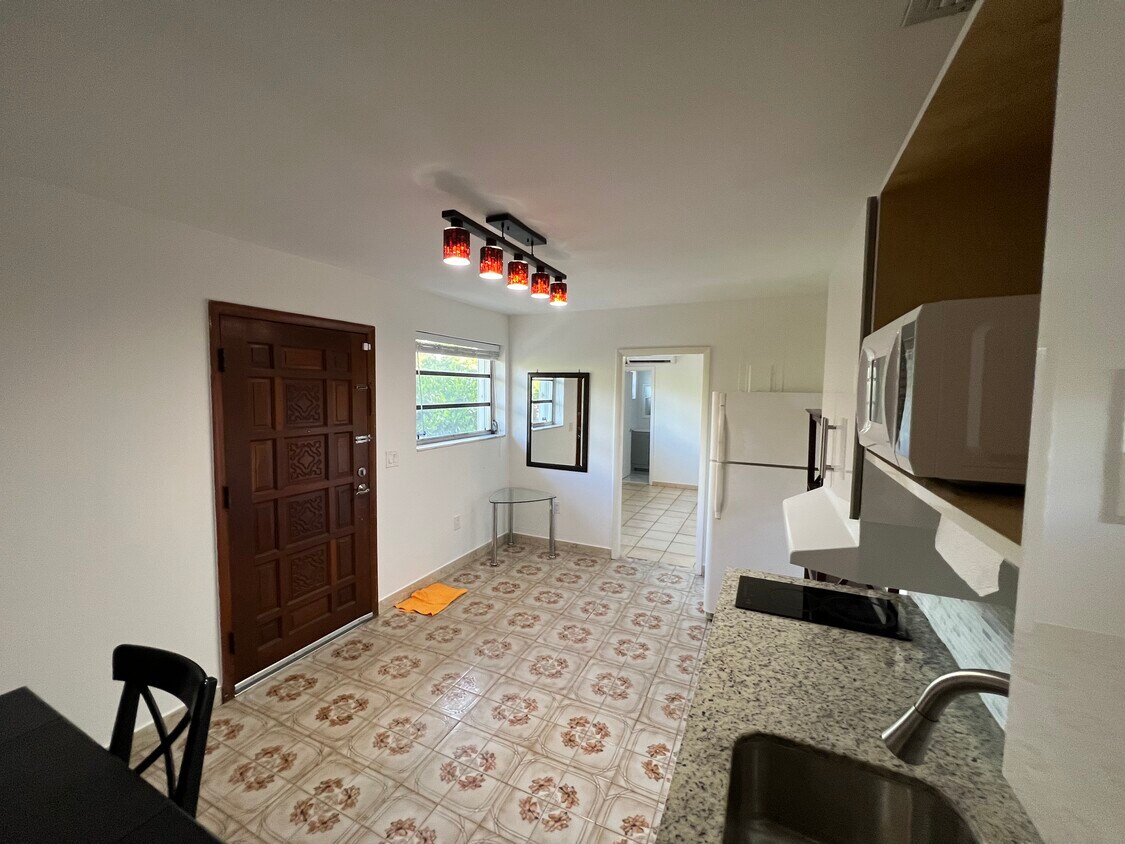 Primary Photo - 501 SW 60th Ct