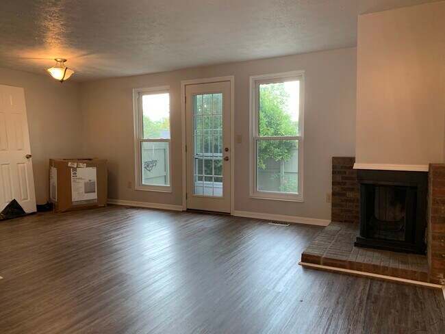 Living Area - 1038 Stratford Ct