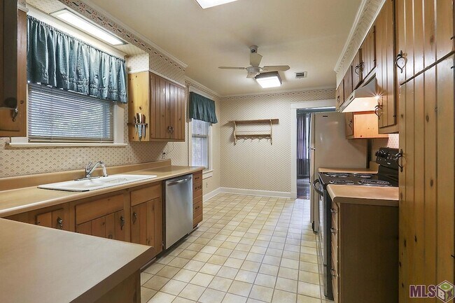 Building Photo - 3058 Gladden Avenue