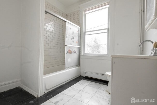 Building Photo - 410 Chadwick Ave