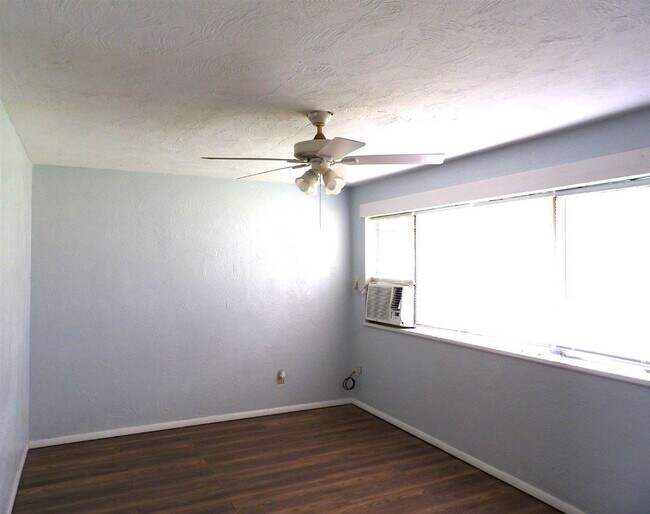 Foto del edificio - 2351 NW Bell Ave