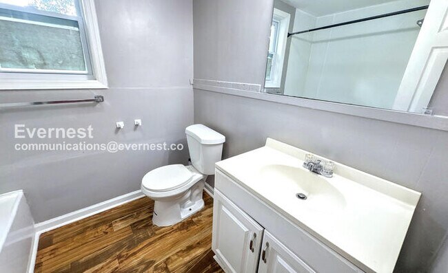 Foto del edificio - 2 Bed/1 Bath Home with Washer/Dryer / Pet-...