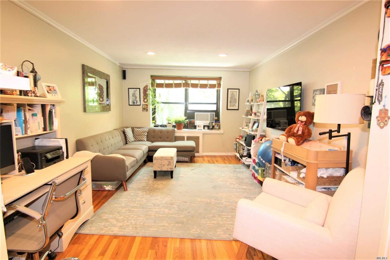 Primary Photo - 211-10 73rd Ave