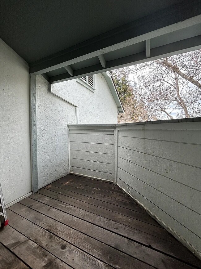 Foto del edificio - 4864 Iris Terrace