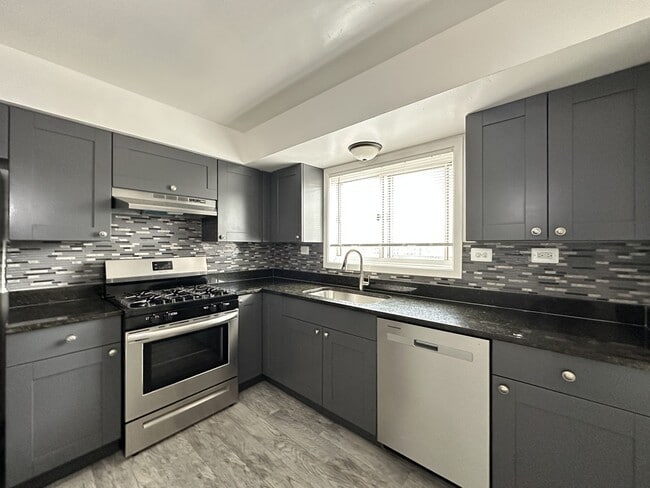 Building Photo - 1314 Carol St