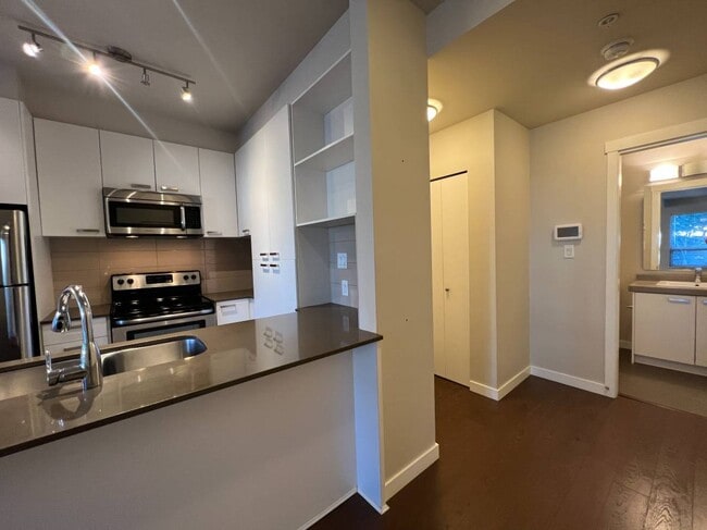 Building Photo - 20331 Dewdney Trunk Rd