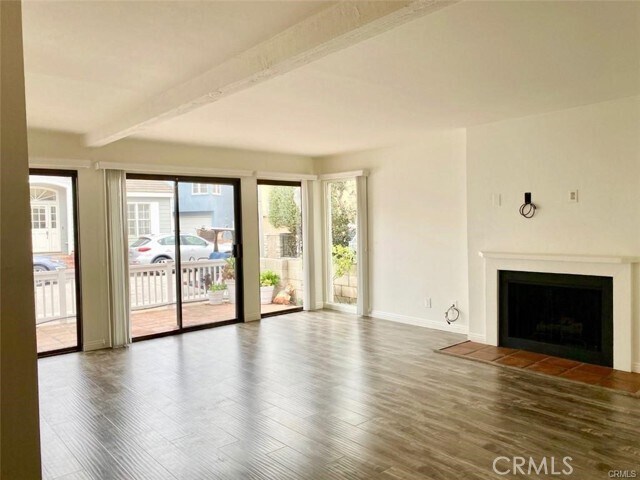 Foto del edificio - 210 Emerald Ave