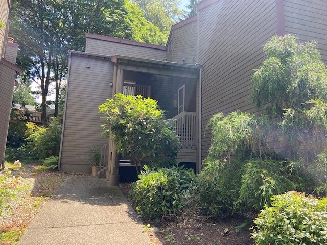 Edificio principal - 10017 NE 122nd St