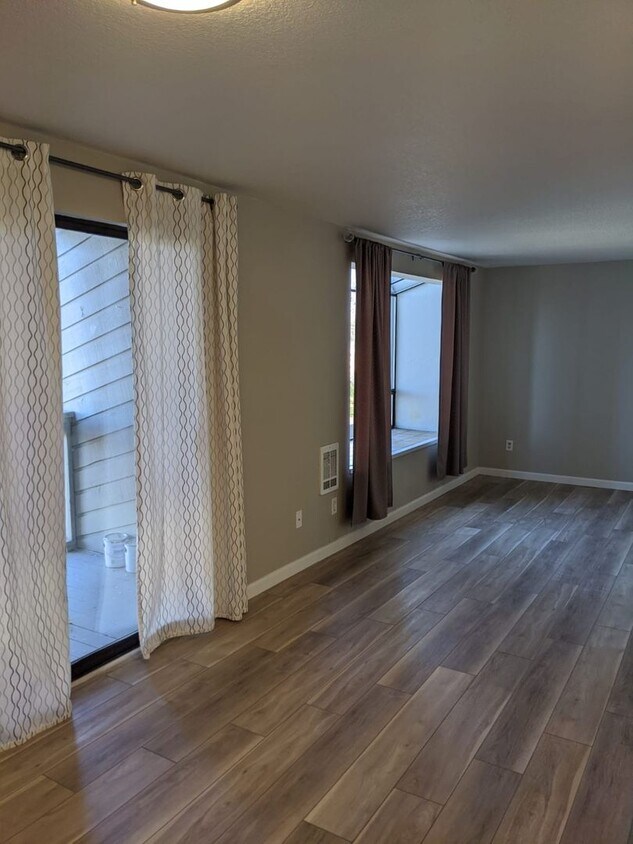 Primary Photo - Beautiful 2 bedrooms 1.5 bath - Sunset Rid...