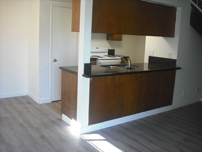 Foto del edificio - Marina Village Manor Home