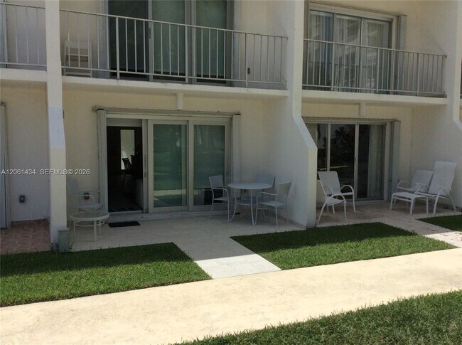 Building Photo - 881 Ocean Dr