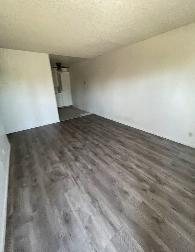 Sala de estar - 3108 Denver Ave