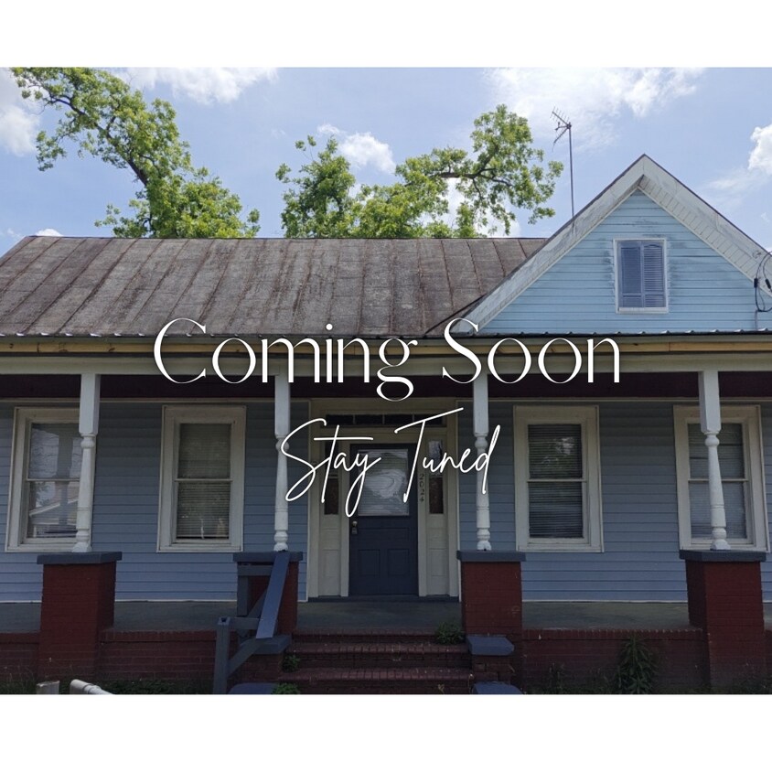Foto principal - 3 bedroom home in Harrisburg! Section 8 ac...
