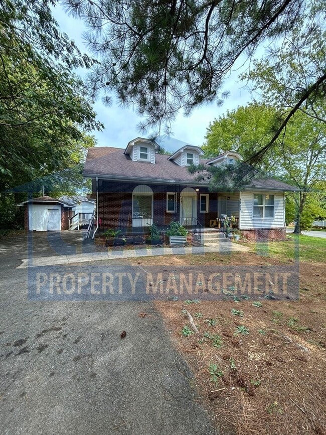 Building Photo - 225 20th St NE