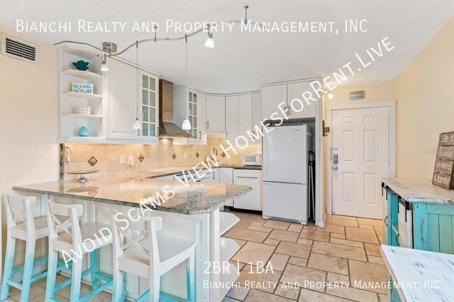Building Photo - 2/1 Condo Indian Shores - Steps to Beach!