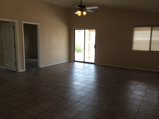 Building Photo - 1733 E Saint Jonas Pl