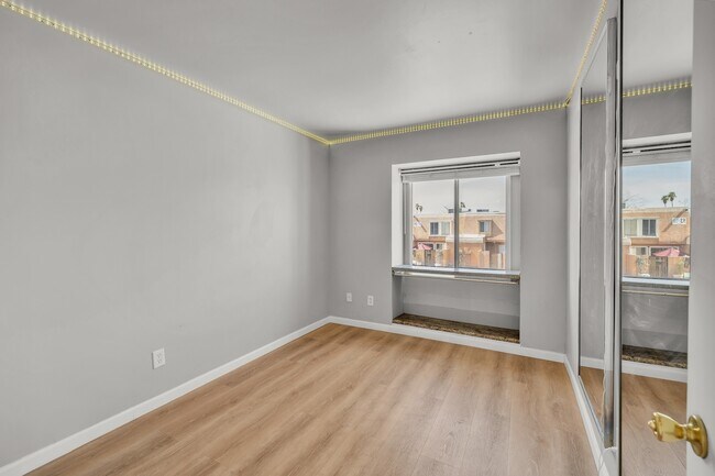 Foto del edificio - 4439 E Wood St