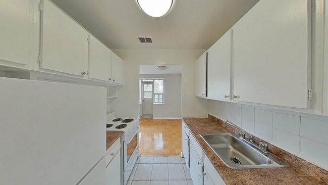 Building Photo - 42 Gulliver Road