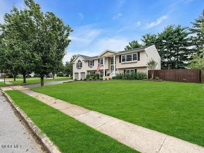 Foto del edificio - 61 Lynn Dr