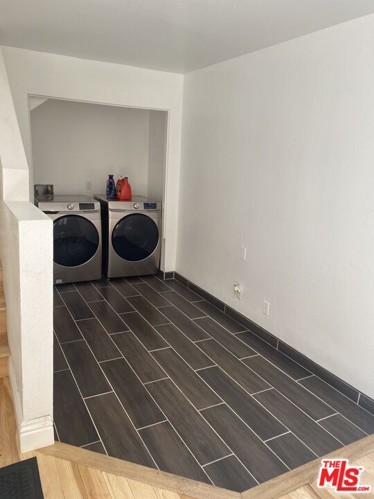 Building Photo - 321 E Tamarack Ave