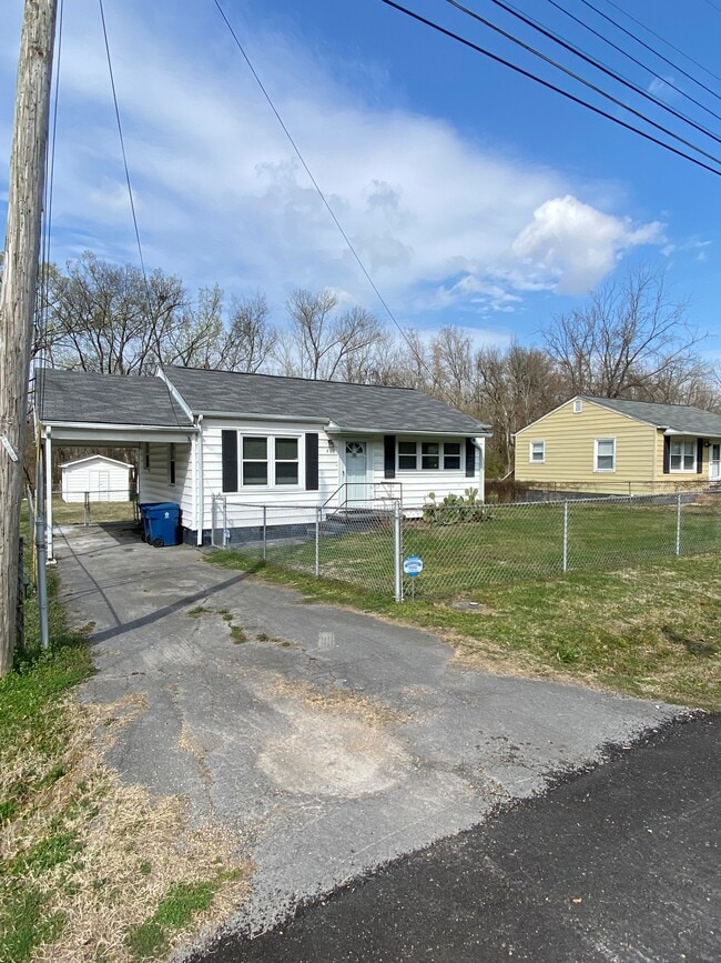 Building Photo - 807 Richmond Ave