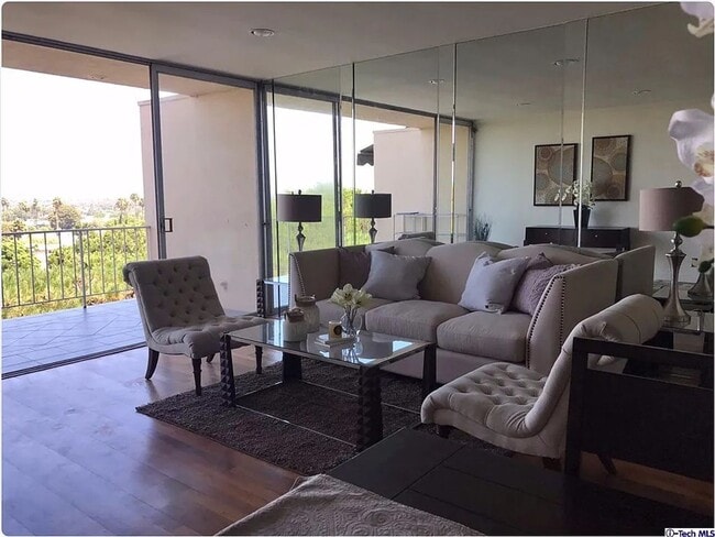 Building Photo - Stunning apartment in Baldwin Hills