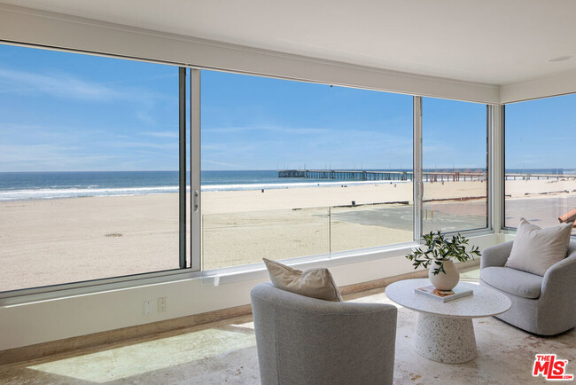 Foto del edificio - 3412 Ocean Front Walk