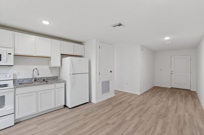 Building Photo - 1115 Ave F