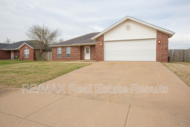 Photo - 1902 SW Fremont Rd House