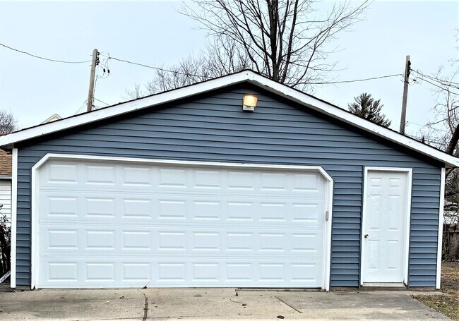 Foto del edificio - Newly updated 4 bedroom single family home