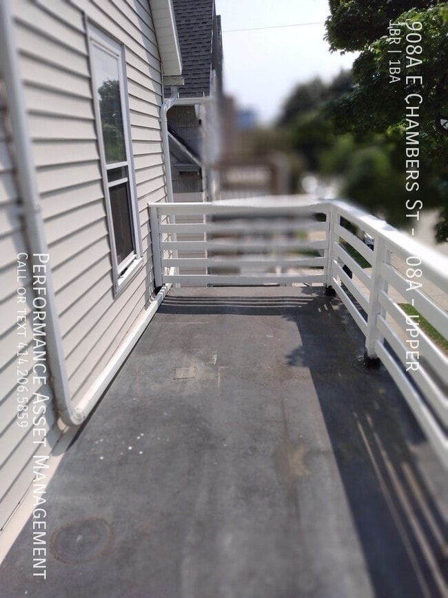 Building Photo - Completely Remodeled 1BED/1BATH Riverwest ...