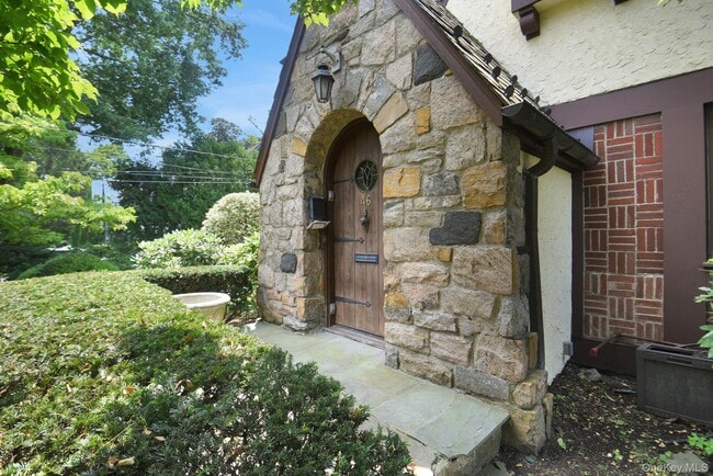 Building Photo - 46 Fenimore Rd