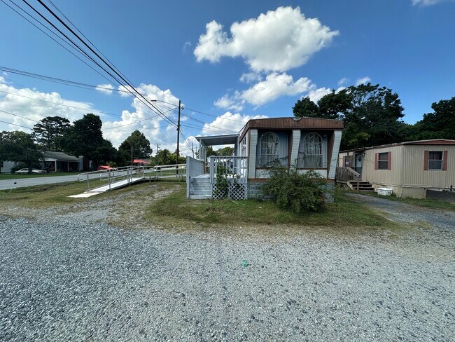 Foto del edificio - 5416 Meadowbrook Dr