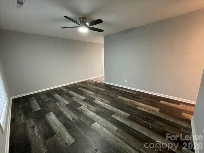 Foto del edificio - 2815 Ravencroft Dr
