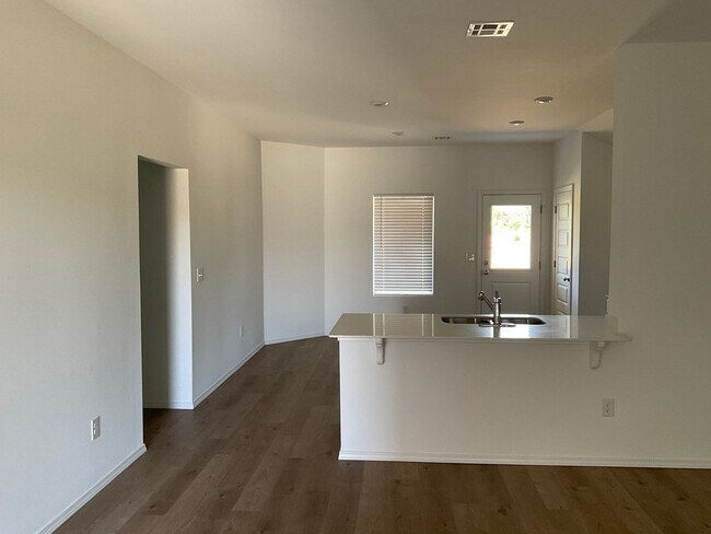 Foto del edificio - 2022 Meadow Ln