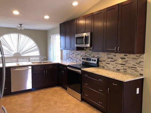 Foto del edificio - This is a Beautiful Home!  Just waiting for you in a 45+ Active Adult Community, Long Term Unfurn...