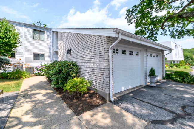 Building Photo - 51 Riverside Ave