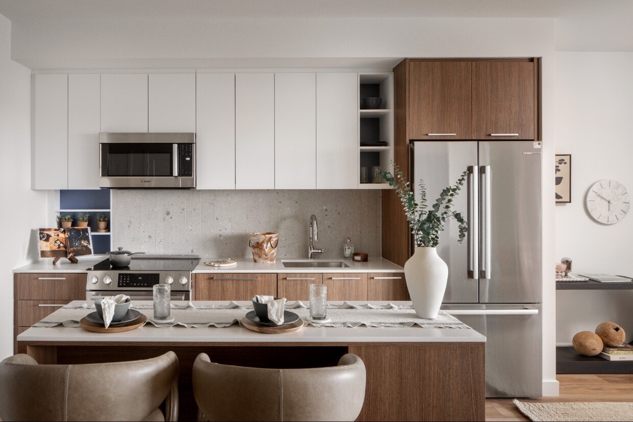 Primary Photo - Stratos at Bridge District