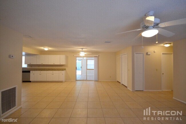 Building Photo - 805 Centerwood Ct