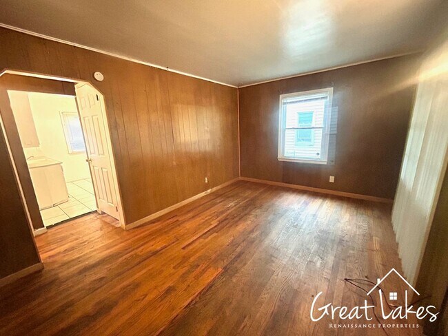 Foto del edificio - Stunning 3 Bedroom 1 Bathroom now availabl...