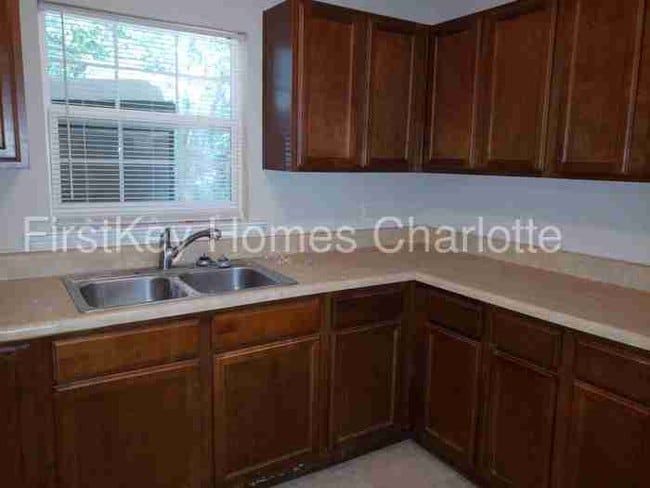 Building Photo - 4931 Galax Dr