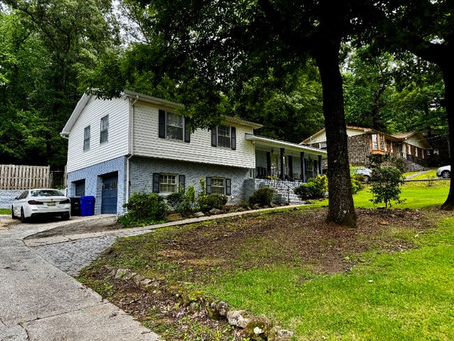 Building Photo - 609 Yellowstone Dr